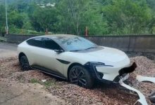 阿维塔12高速开辅助驾驶，误入大车避险车道致前脸被撞烂-程序员中文网