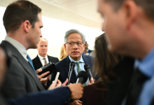 英伟达CEO黄仁勋与特朗普会面，讨论芯片出口管制-程序员中文网